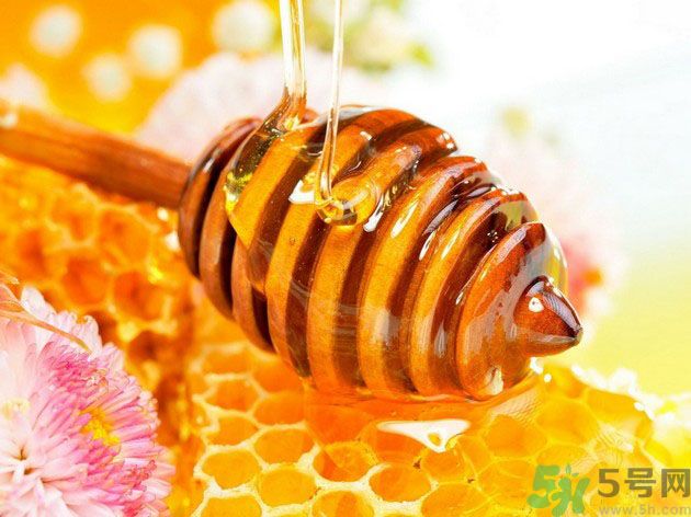 寶寶能吃蜂蜜嗎？怎么給寶寶吃蜂蜜才好？