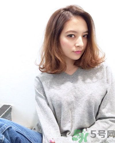 發(fā)尾往外翹怎么辦?3秒讓你成為時(shí)尚可愛(ài)的外卷造型 發(fā)尾往外翹怎么辦?3秒讓你成為時(shí)尚可愛(ài)的外卷造型