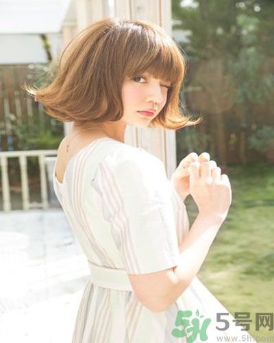 發(fā)尾往外翹怎么辦?3秒讓你成為時(shí)尚可愛(ài)的外卷造型 發(fā)尾往外翹怎么辦?3秒讓你成為時(shí)尚可愛(ài)的外卷造型