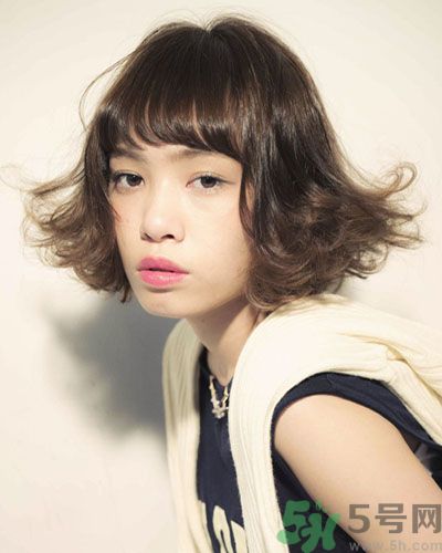 發(fā)尾往外翹怎么辦?3秒讓你成為時(shí)尚可愛(ài)的外卷造型 發(fā)尾往外翹怎么辦?3秒讓你成為時(shí)尚可愛(ài)的外卷造型