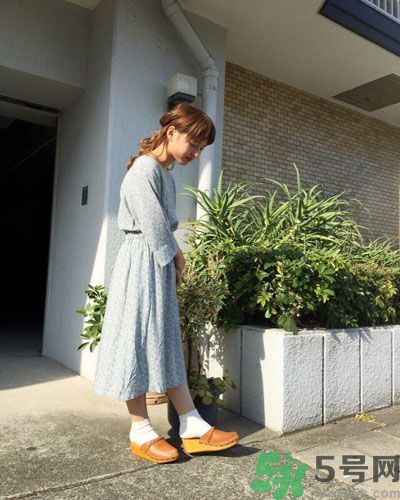 春天怎么穿出清新風(fēng)？日本女生的薩博涼鞋穿搭方法