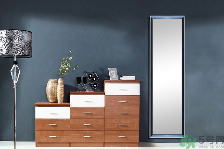 商場(chǎng)試衣鏡能瘦身,揭秘試衣鏡是怎么瘦身? 商場(chǎng)試衣鏡能瘦身,揭秘試衣鏡是怎么瘦身?