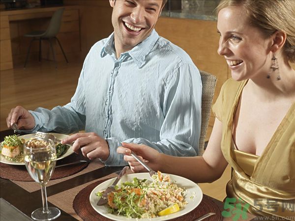 父母逼我想親怎么辦？爸媽總是逼我想親怎么辦？