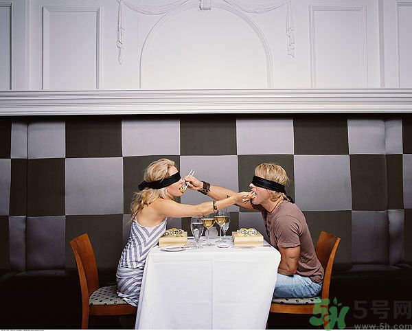 父母逼我想親怎么辦？爸媽總是逼我想親怎么辦？