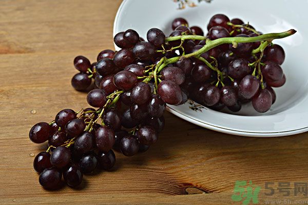 吃葡萄對(duì)皮膚好嗎？吃葡萄可以延緩衰老嗎？