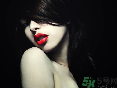 春天嘴唇干裂脫皮怎么辦？嘴唇為什么會脫皮？