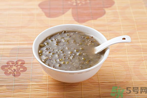 春天嘴上起泡怎么回事？春天嘴唇起泡怎么辦？