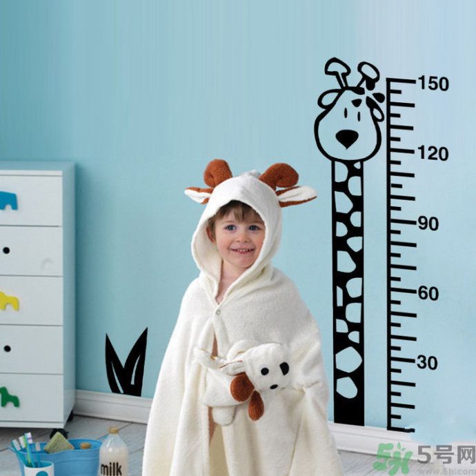 很多人都想長高一點(diǎn)，確長不高，只是想想而已，永遠(yuǎn)不行動。很多人都嫌棄自己長得太矮了，卻沒有什么補(bǔ)救措施。不要以為成年后就不能改變自己身高了。按著這個來，你會發(fā)現(xiàn)不一樣！