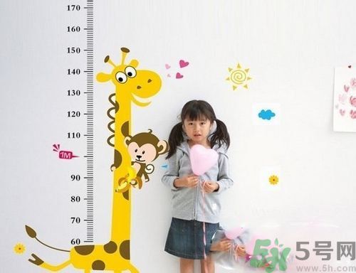 很多人都想長高一點(diǎn)，確長不高，只是想想而已，永遠(yuǎn)不行動。很多人都嫌棄自己長得太矮了，卻沒有什么補(bǔ)救措施。不要以為成年后就不能改變自己身高了。按著這個來，你會發(fā)現(xiàn)不一樣！