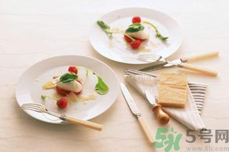 吃西餐刀叉怎么拿？吃西餐的正確方法是什么？