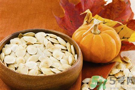 長(zhǎng)痘痘肌膚干燥怎么辦？肌膚干燥吃什么食物好？