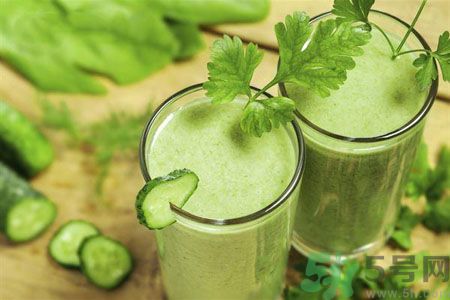 長(zhǎng)痘痘肌膚干燥怎么辦？肌膚干燥吃什么食物好？