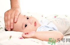 寶寶發(fā)熱是病么?寶寶持續(xù)發(fā)熱怎么辦?.png 寶寶發(fā)熱是病么?寶寶持續(xù)發(fā)熱怎么辦?.png