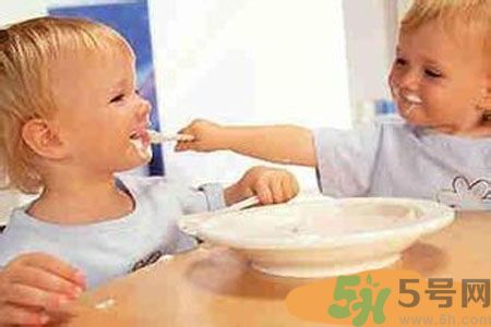 寶寶可以喝酸奶嗎？寶寶什么時(shí)候可以喝酸奶?