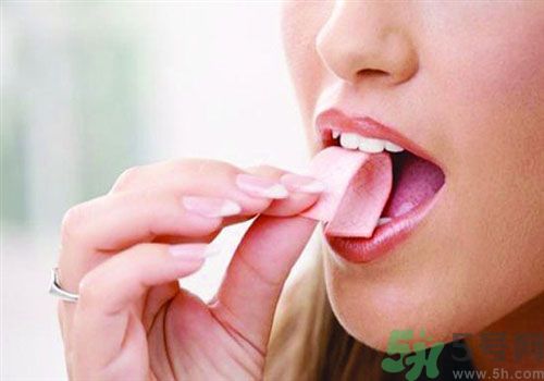 口香糖咽下去怎么辦？口香糖粘在衣服上怎么辦？