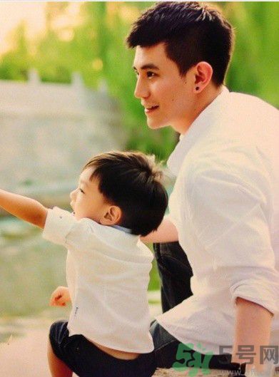 爸爸能單獨(dú)照顧寶寶嗎？爸爸怎樣照顧寶寶？