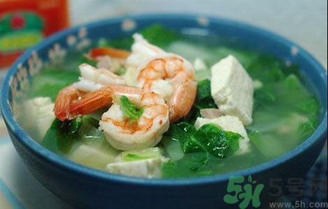 菠菜可以喝豆腐一起吃嗎？菠菜可以喝蝦一起吃嗎？