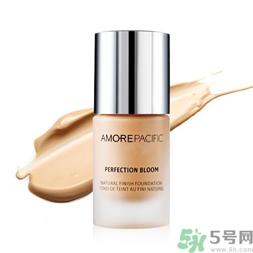 用什么粉餅美白效果好？粉餅與粉底液的區(qū)別？