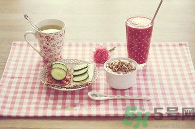 不吃早餐會怎樣？不吃早餐對身體有什么害處？