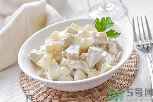 紅茶和牛奶可以一起喝嗎？紅茶里可以放牛奶嗎？