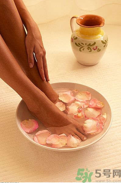 吃晚飯后多久可以泡腳？晚飯后泡腳好嗎？