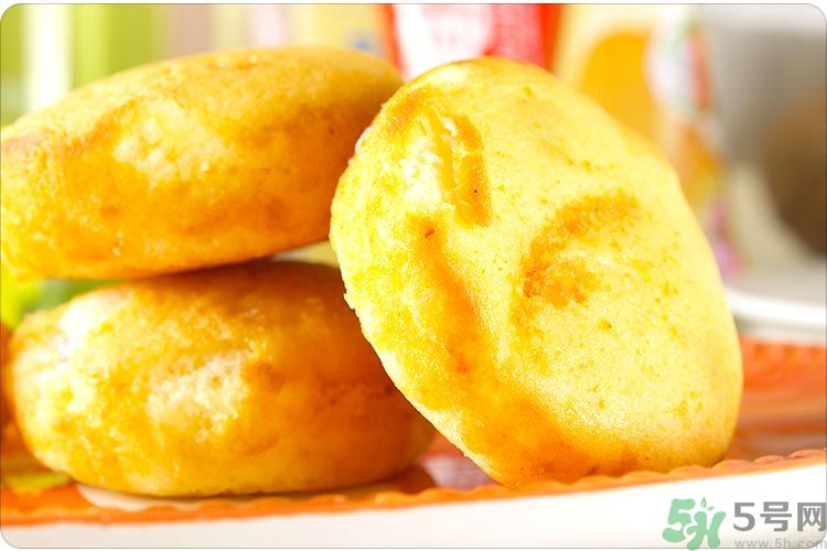 吃頭孢能吃蛋黃派嗎？蛋黃派里面有酒精嗎？