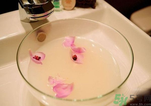 淘米水洗臉能祛斑嗎？淘米水洗臉可以美白嗎？