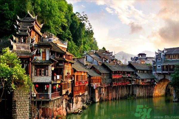 什么地方適合情侶旅游?旅游帶什么東西？