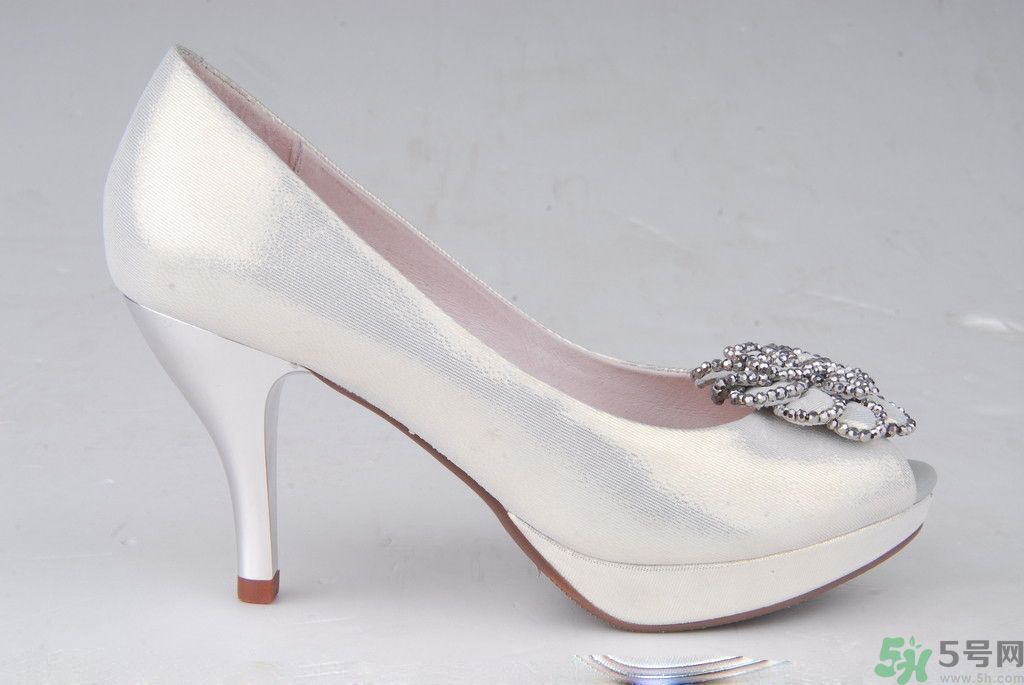 鞋子磨腳怎么辦？鞋子大了怎么辦？