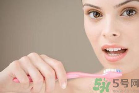 牙齒發(fā)黃怎么辦？牙齒怎么變白？