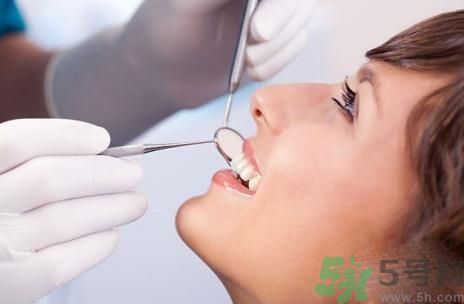 牙齒發(fā)黃怎么辦？牙齒怎么變白？