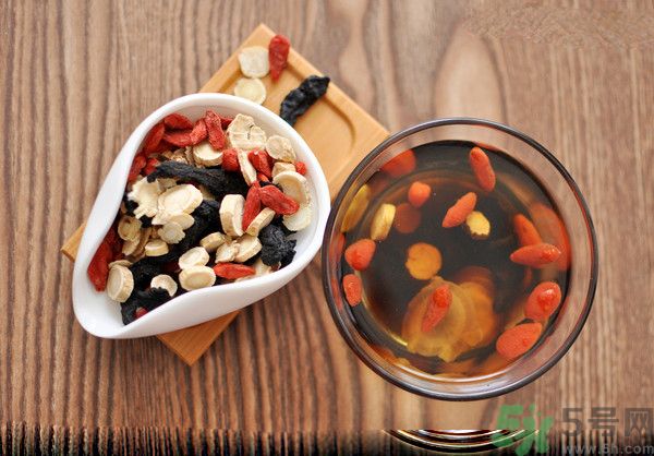 蕁麻疹會(huì)不會(huì)傳染？蕁麻疹怎么治才能好？