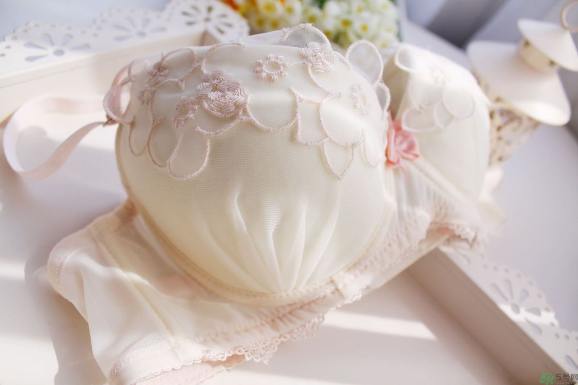 什么內(nèi)衣聚攏效果好？什么內(nèi)衣穿著舒服？