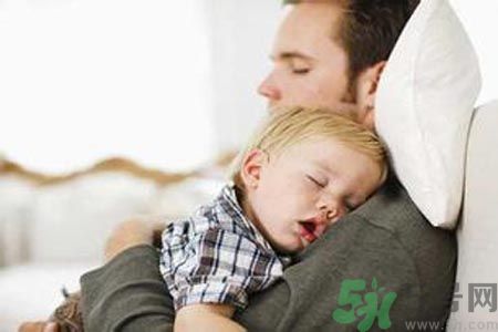 睡覺流口水是什么原因？睡覺流口水怎么辦？