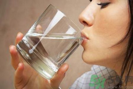 喉嚨發(fā)炎怎么辦？喉嚨發(fā)炎吃什么好得快？