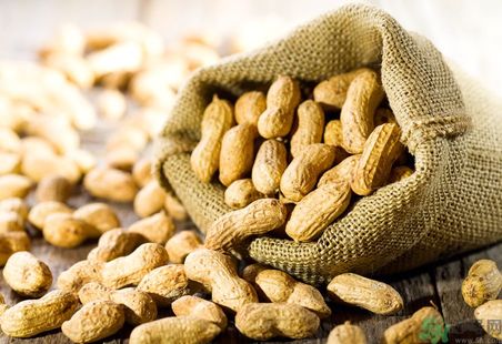 花生皮能不能吃？花生能和螃蟹一起吃嗎？