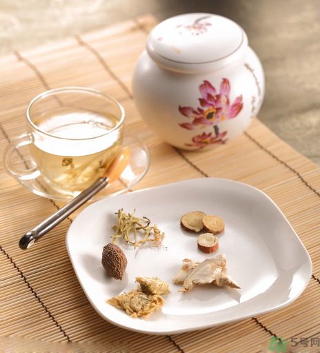 月經(jīng)有血塊是怎么回事？月經(jīng)有血塊怎么調(diào)理？