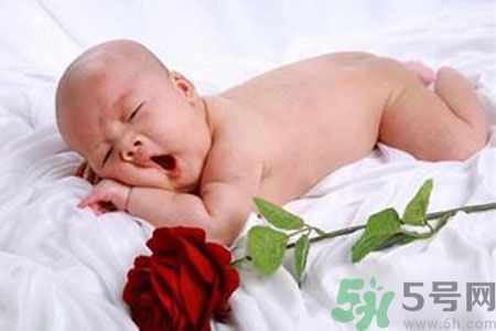寶寶趴著睡覺好嗎？寶寶趴著睡覺是怎么回事？