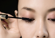 怎樣化妝不傷皮膚？化妝對皮膚有傷害嗎？