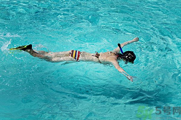 游泳前喝水好還是不好？游泳前喝熱水好還是冷水好？