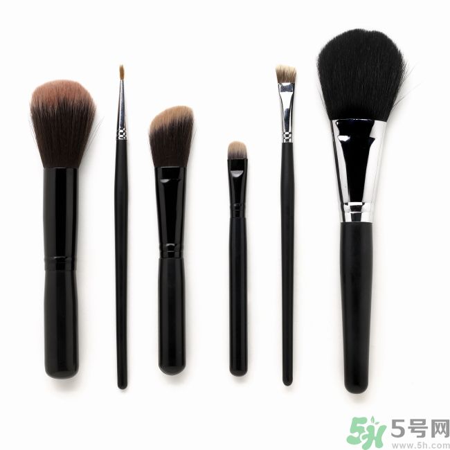 怎樣化妝不傷皮膚？化妝對皮膚有傷害嗎？