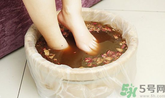 泡腳有什么好處？泡腳有什么禁忌？