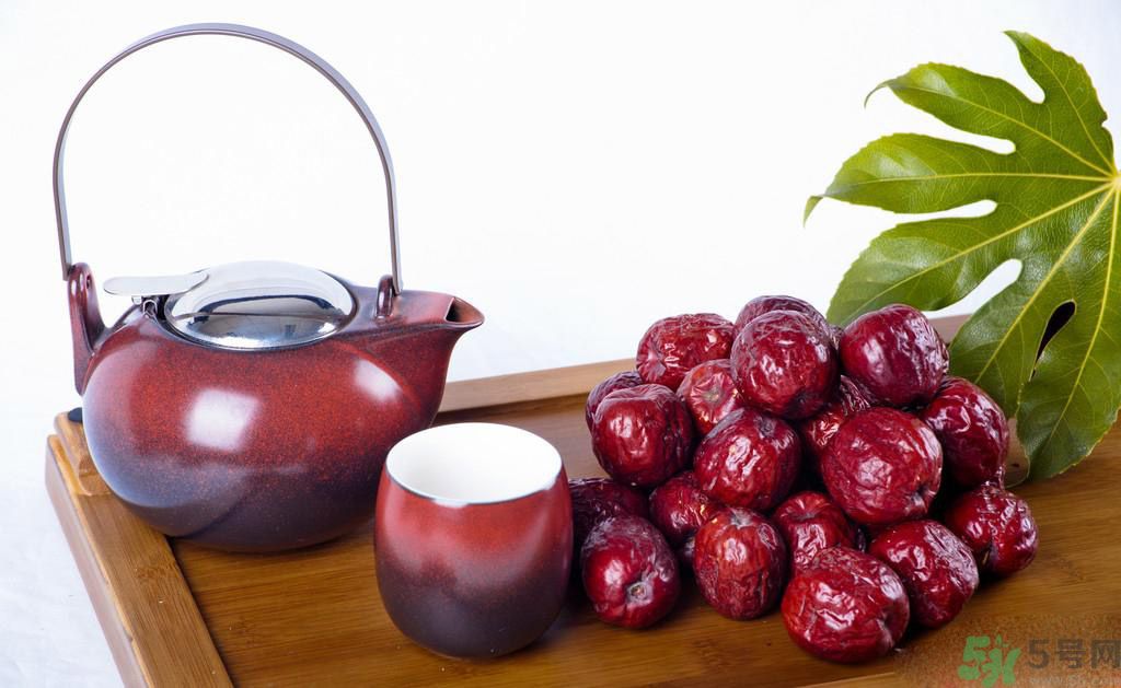 貧血吃什么補(bǔ)血？貧血吃阿膠好嗎？