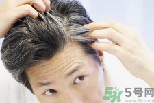 年輕人長白頭發(fā)怎么辦？年輕人長白頭發(fā)是什么原因？