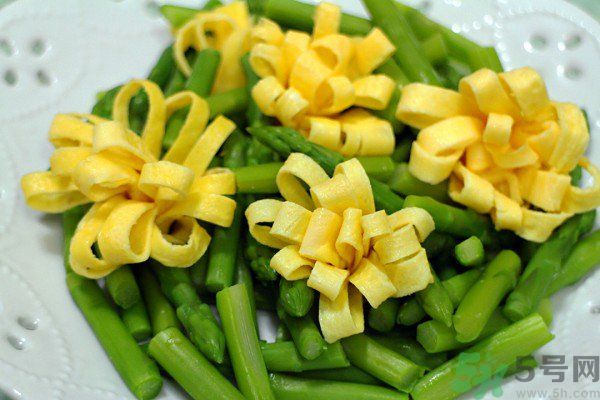 蘆筍開(kāi)花了還可以吃嗎？蘆筍尾部開(kāi)花能吃嗎？