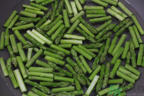 蘆筍開(kāi)花了還可以吃嗎？蘆筍尾部開(kāi)花能吃嗎？