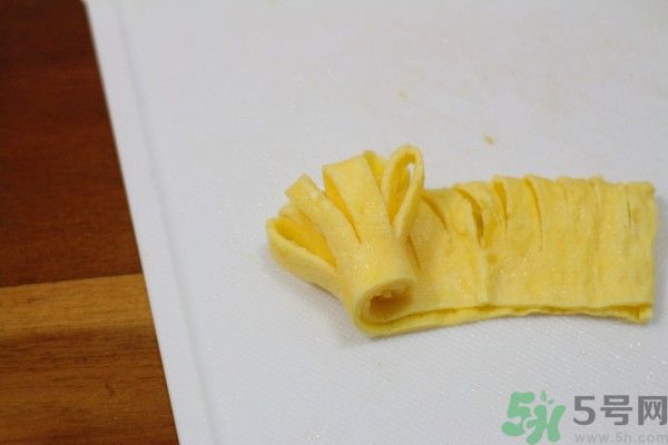 蘆筍開(kāi)花了還可以吃嗎？蘆筍尾部開(kāi)花能吃嗎？