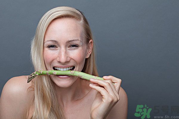 蘆筍可以去黑眼圈嗎？去黑眼圈吃什么最有效？