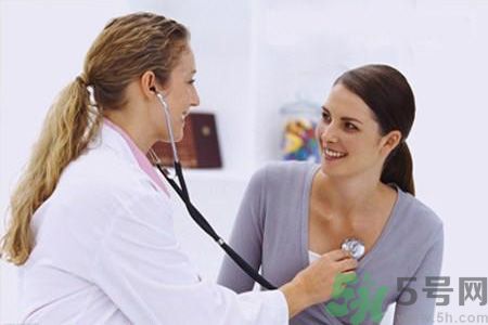 來月經(jīng)乳房脹痛怎么辦？來月經(jīng)乳房脹痛是什么原因？