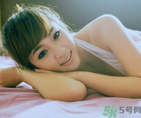 來月經(jīng)乳房脹痛怎么辦？來月經(jīng)乳房脹痛是什么原因？